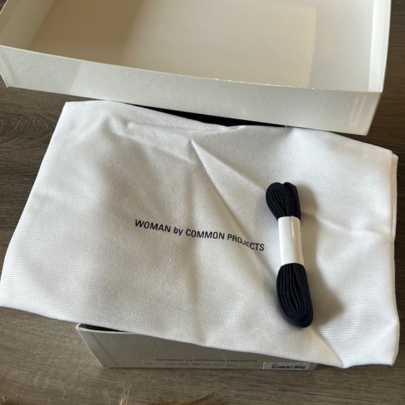 Common Projects Woman Navy Leather Perforated 38 with Box - Picture 8 of 8